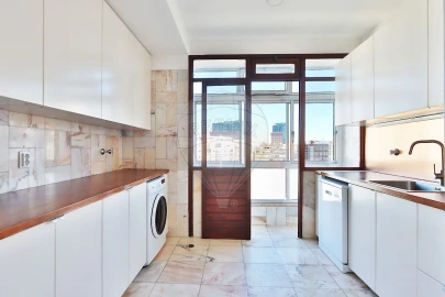 Apartamento T4 para Arrendamento em Benfica