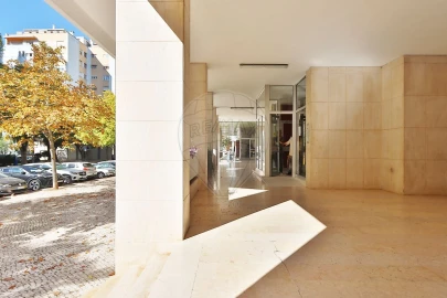Apartamento T4 para Arrendamento em Benfica