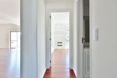 Apartamento T4 para Arrendamento em Benfica