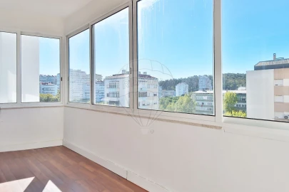 Apartamento T4 para Arrendamento em Benfica