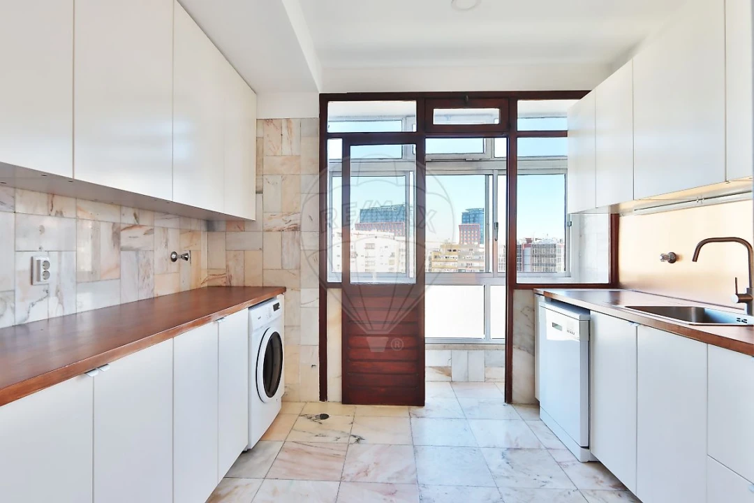 Apartamento T4 para Arrendamento em Benfica Foto 6