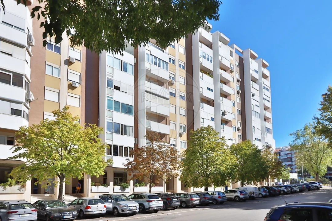 Apartamento T4 para Arrendamento em Benfica Foto 23