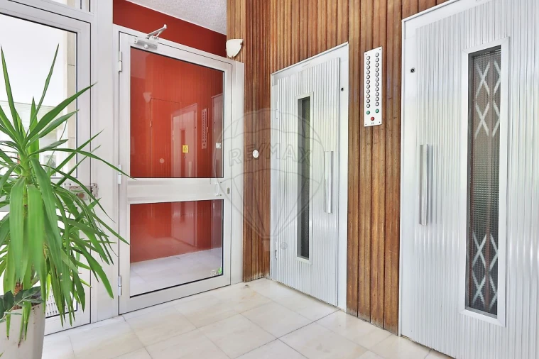 Apartamento T4 para Arrendamento em Benfica Foto 21