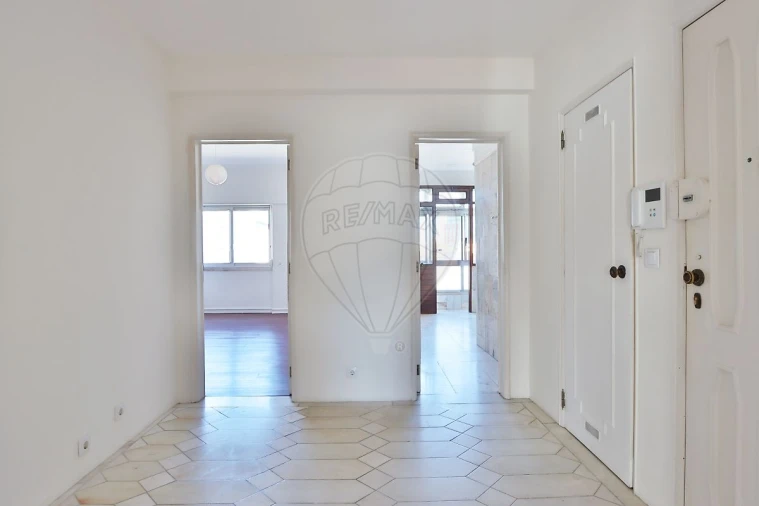 Apartamento T4 para Arrendamento em Benfica Foto 5