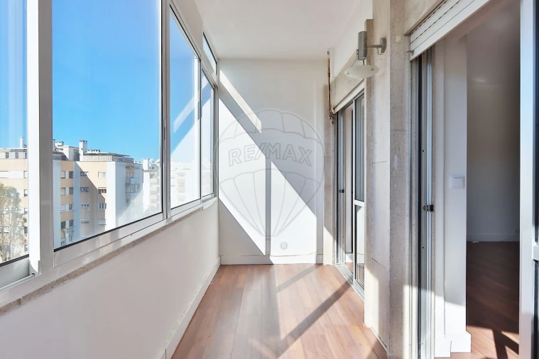 Apartamento T4 para Arrendamento em Benfica Foto 4
