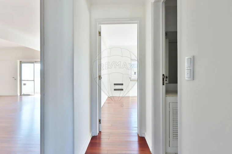Apartamento T4 para Arrendamento em Benfica Foto 16