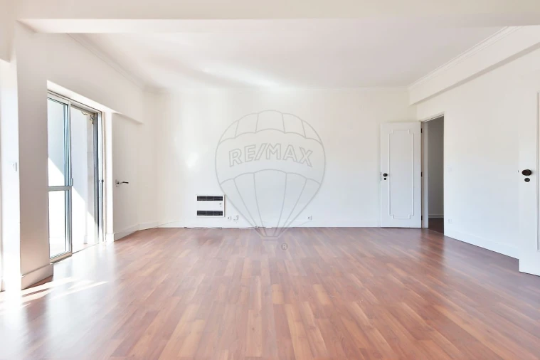 Apartamento T4 para Arrendamento em Benfica Foto 2