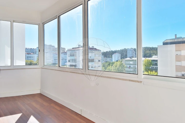 Apartamento T4 para Arrendamento em Benfica Foto 3