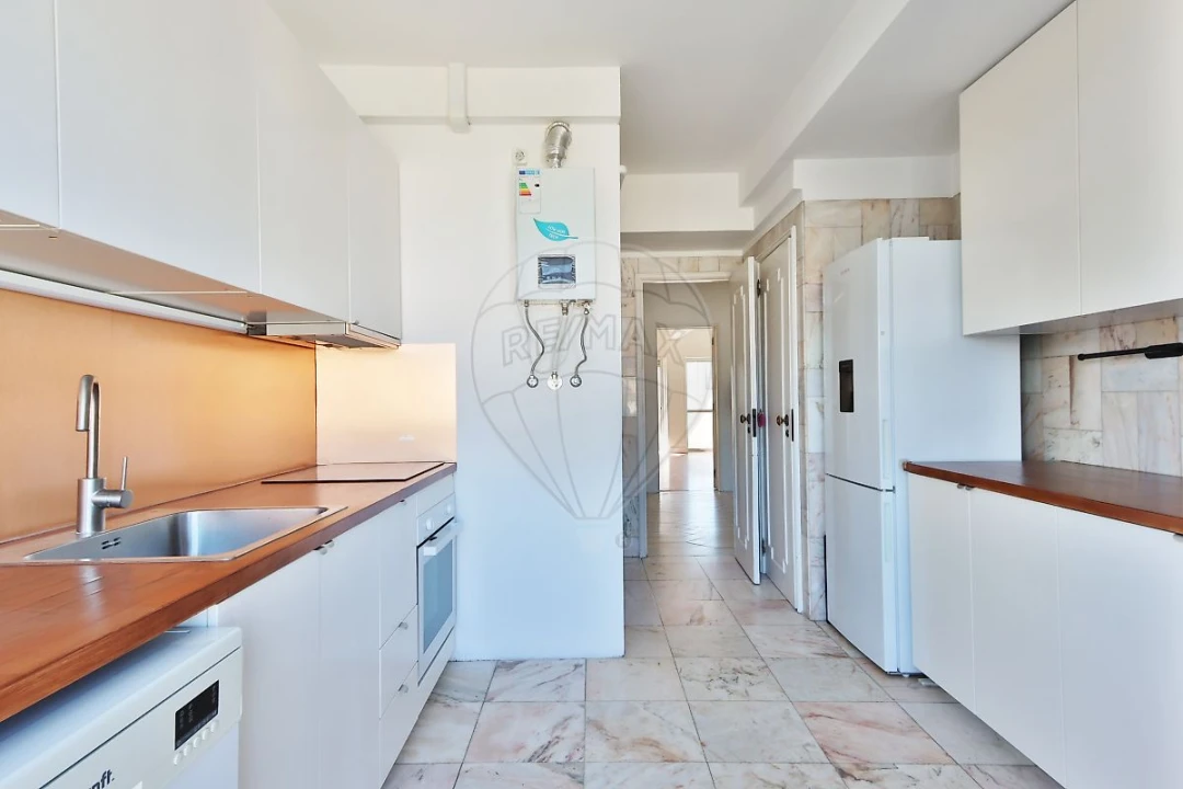 Apartamento T4 para Arrendamento em Benfica Foto 7