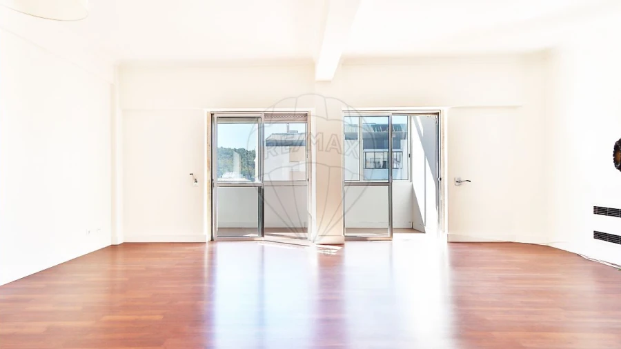 Apartamento T4 para Arrendamento em Benfica