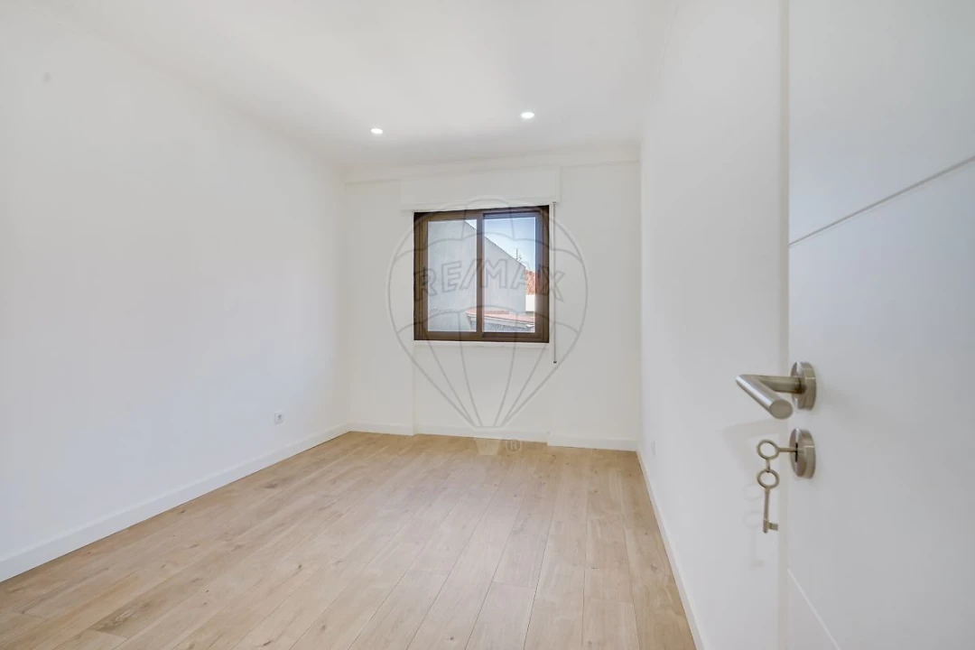Apartamento T2 para Venda em Castanheira do Ribatejo e Cachoeiras Foto 5