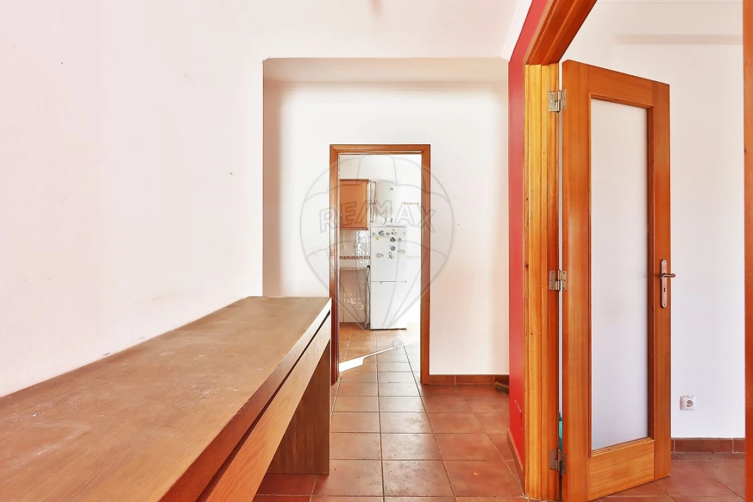 Apartamento T1 para Venda em Queluz e Belas Foto 3