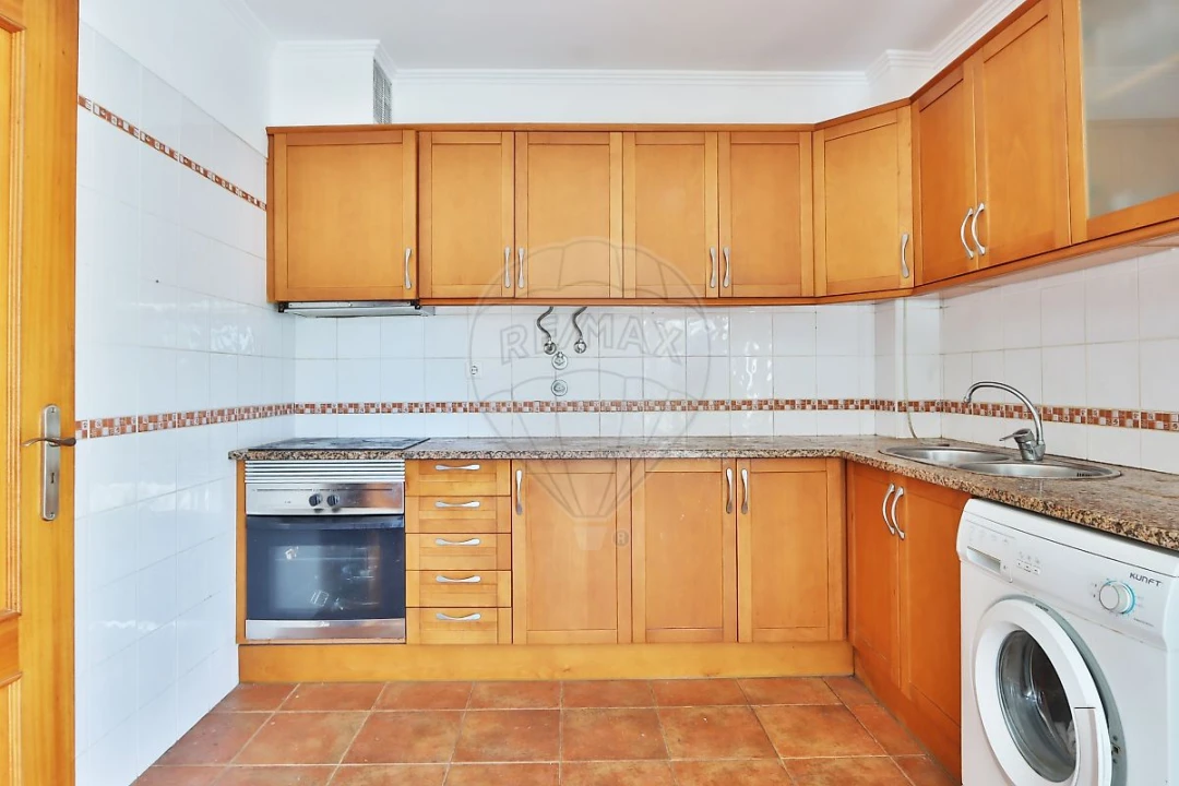 Apartamento T1 para Venda em Queluz e Belas Foto 4
