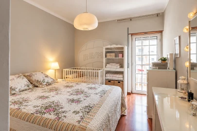 Apartamento T3 para Venda em Carregado e Cadafais