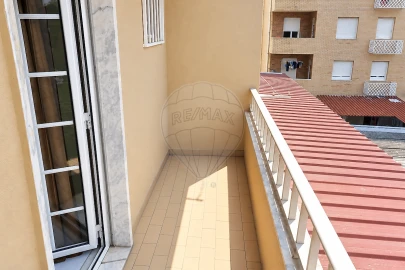 Apartamento T3 para Venda em Carregado e Cadafais