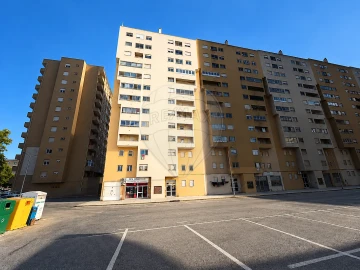 Apartamento T3 para Venda em Carregado e Cadafais