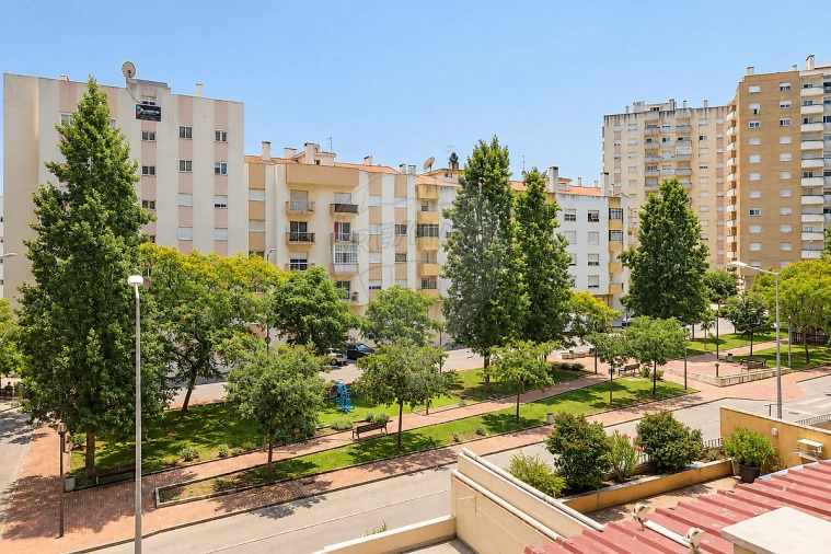 Apartamento T3 para Venda em Carregado e Cadafais Foto 9