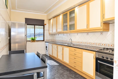 Apartamento T3 para Venda em Carregado e Cadafais