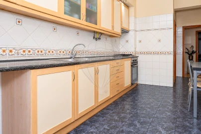 Apartamento T3 para Venda em Carregado e Cadafais