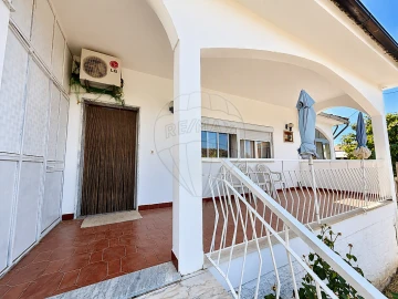 Moradia T3 para Venda em São Pedro Velho
