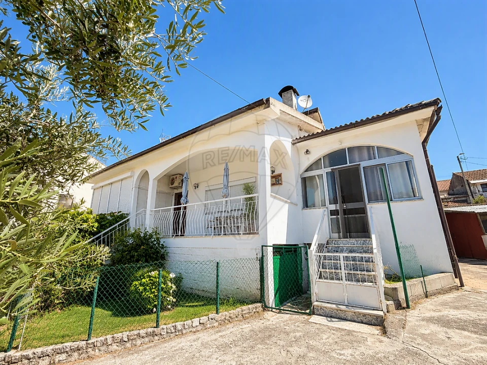 Moradia T3 para Venda em São Pedro Velho Foto 1