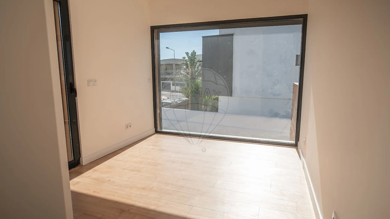 Moradia T5 para Venda em São Domingos de Rana Foto 29