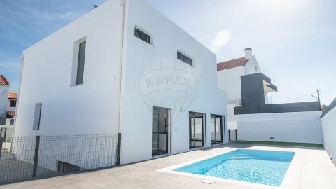 Moradia T5 para Venda em São Domingos de Rana