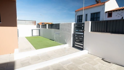 Moradia T5 para Venda em São Domingos de Rana