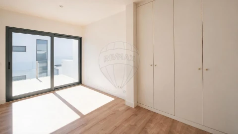 Moradia T5 para Venda em São Domingos de Rana