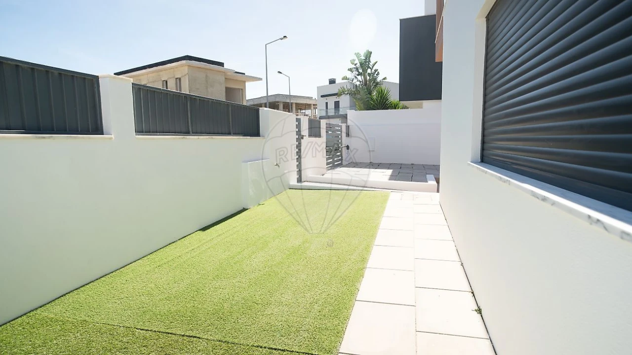 Moradia T5 para Venda em São Domingos de Rana Foto 4