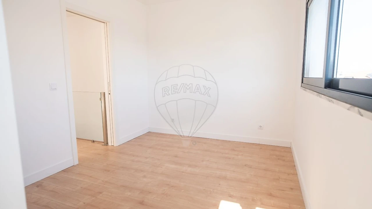 Moradia T5 para Venda em São Domingos de Rana Foto 32