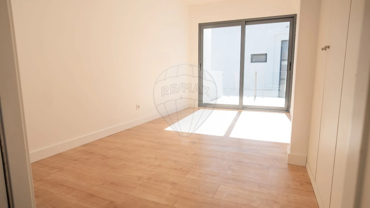 Moradia T5 para Venda em São Domingos de Rana Foto 36