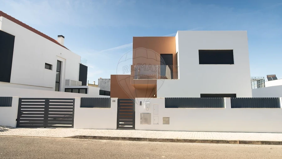 Moradia T5 para Venda em São Domingos de Rana