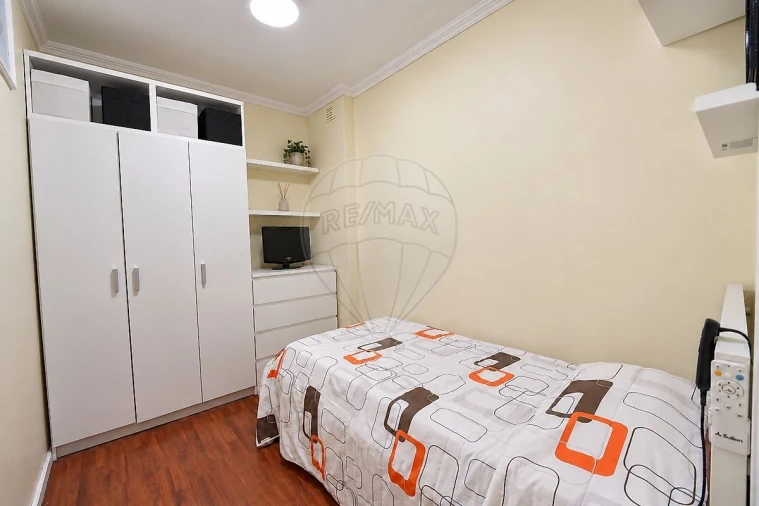 Apartamento T2 para Venda em Cidade da Maia Foto 11