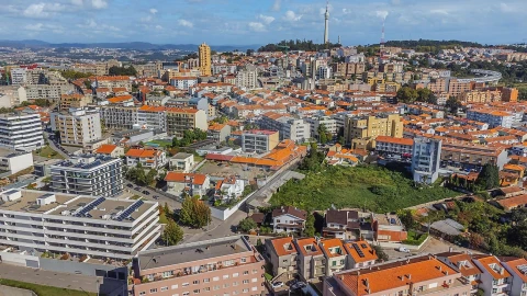Moradia T4 para Venda em Mafamude e Vilar do Paraíso