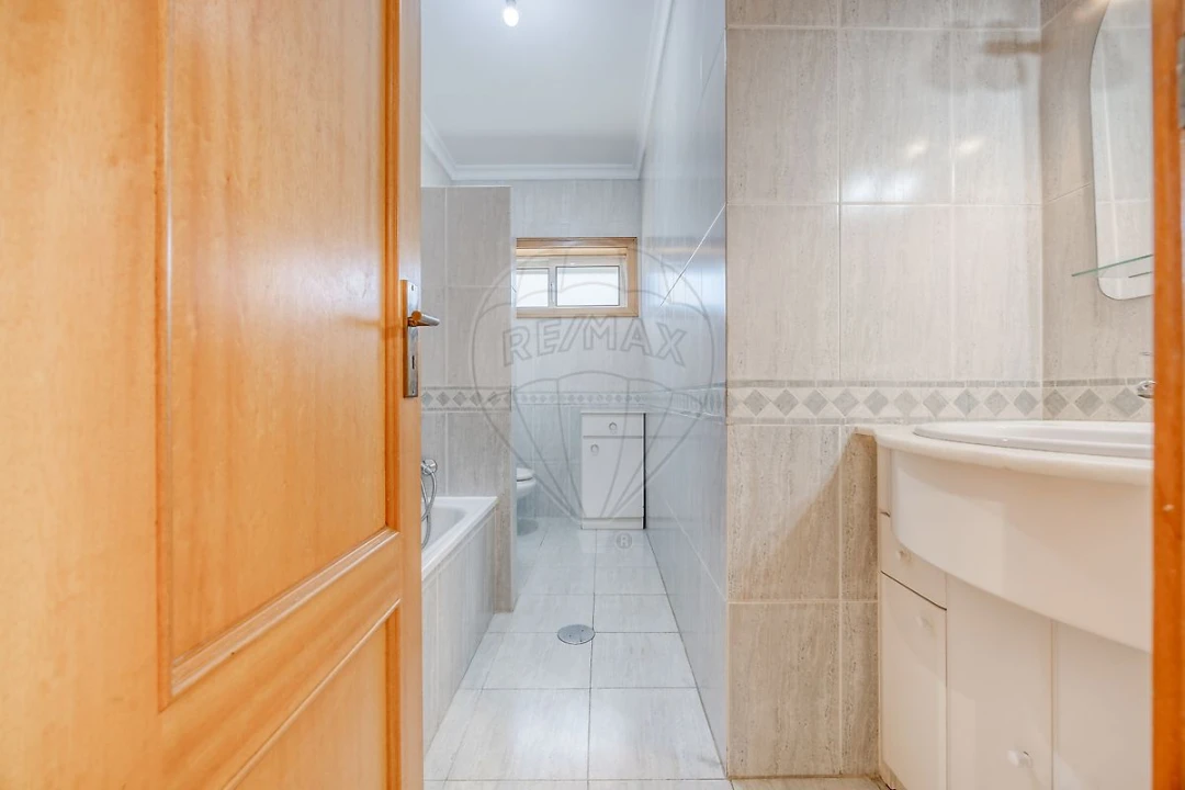 Apartamento T2 para Arrendamento em Alfena Foto 10
