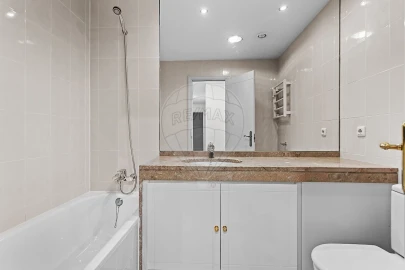 Apartamento T4 para Arrendamento em Campolide