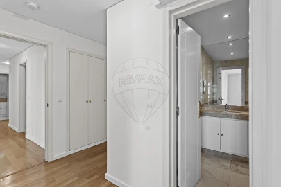 Apartamento T4 para Arrendamento em Campolide