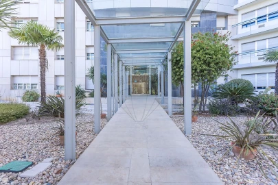 Apartamento T4 para Arrendamento em Campolide