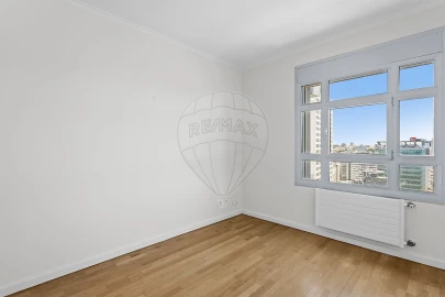 Apartamento T4 para Arrendamento em Campolide