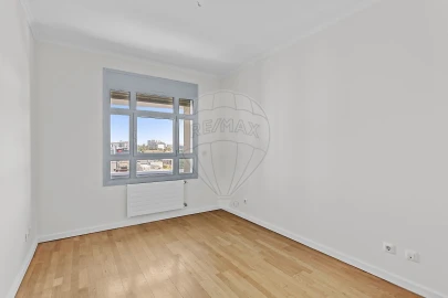 Apartamento T4 para Arrendamento em Campolide