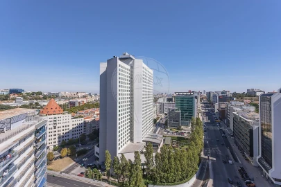 Apartamento T4 para Arrendamento em Campolide