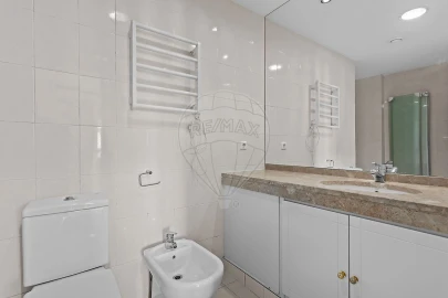 Apartamento T4 para Arrendamento em Campolide