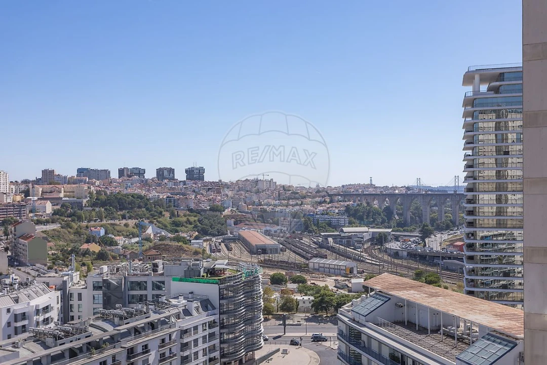 Apartamento T4 para Arrendamento em Campolide Foto 1