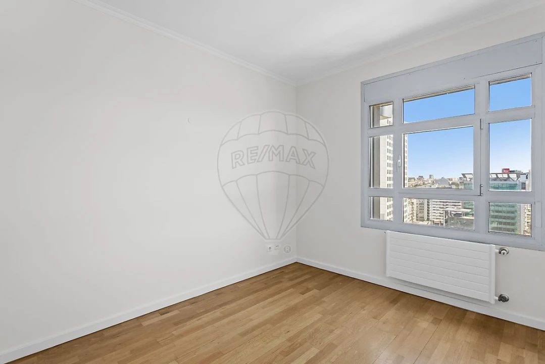 Apartamento T4 para Arrendamento em Campolide Foto 20