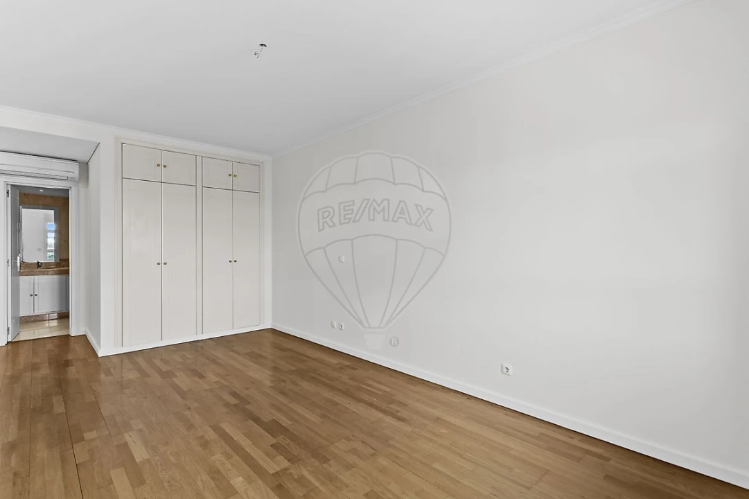 Apartamento T4 para Arrendamento em Campolide Foto 25