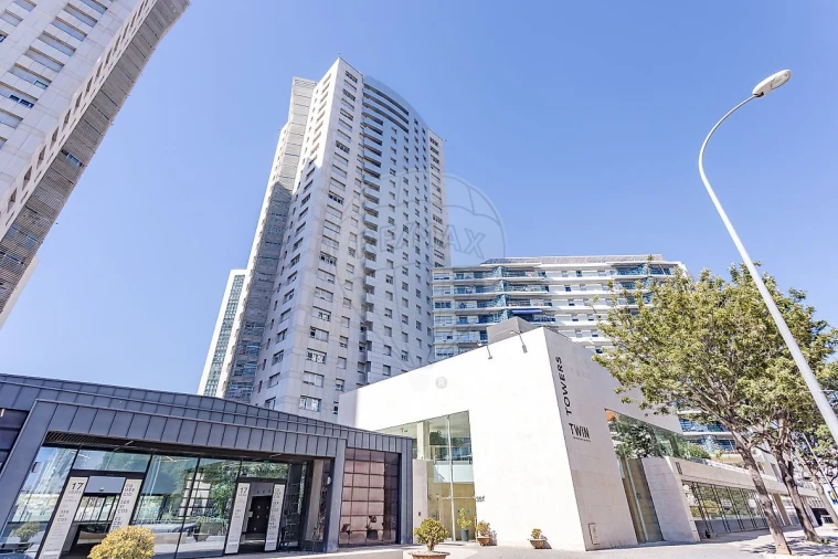 Apartamento T4 para Arrendamento em Campolide Foto 2