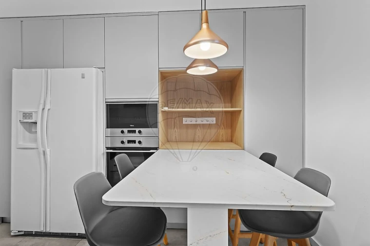 Apartamento T4 para Arrendamento em Campolide Foto 11