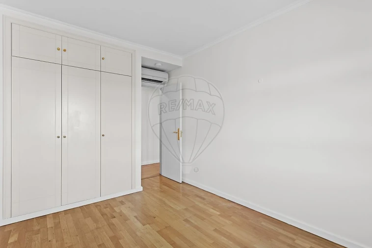 Apartamento T4 para Arrendamento em Campolide Foto 19