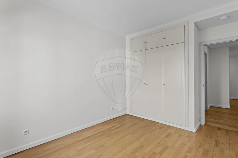 Apartamento T4 para Arrendamento em Campolide Foto 17